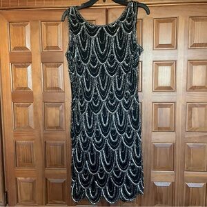 Pisarro Nights Black Silver Scoop Neck Sheath Dress Size 14P Excellent Condition
